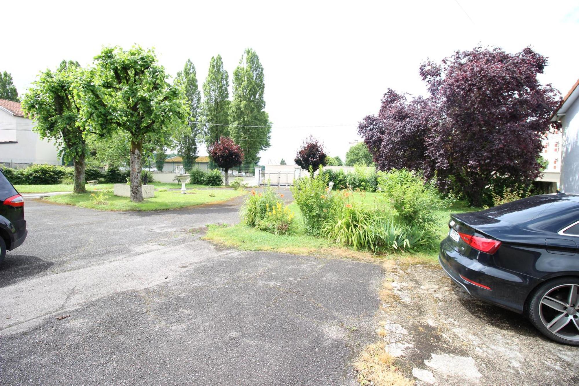 3 Chambres - Tres Grand Jardin Privee - Terrasse Privee - Garage Velo Et Moto - Parking Voiture Privee Dans La Propriete - Gere Par Presta-Zen'Services Thierville-sur-Meuse المظهر الخارجي الصورة