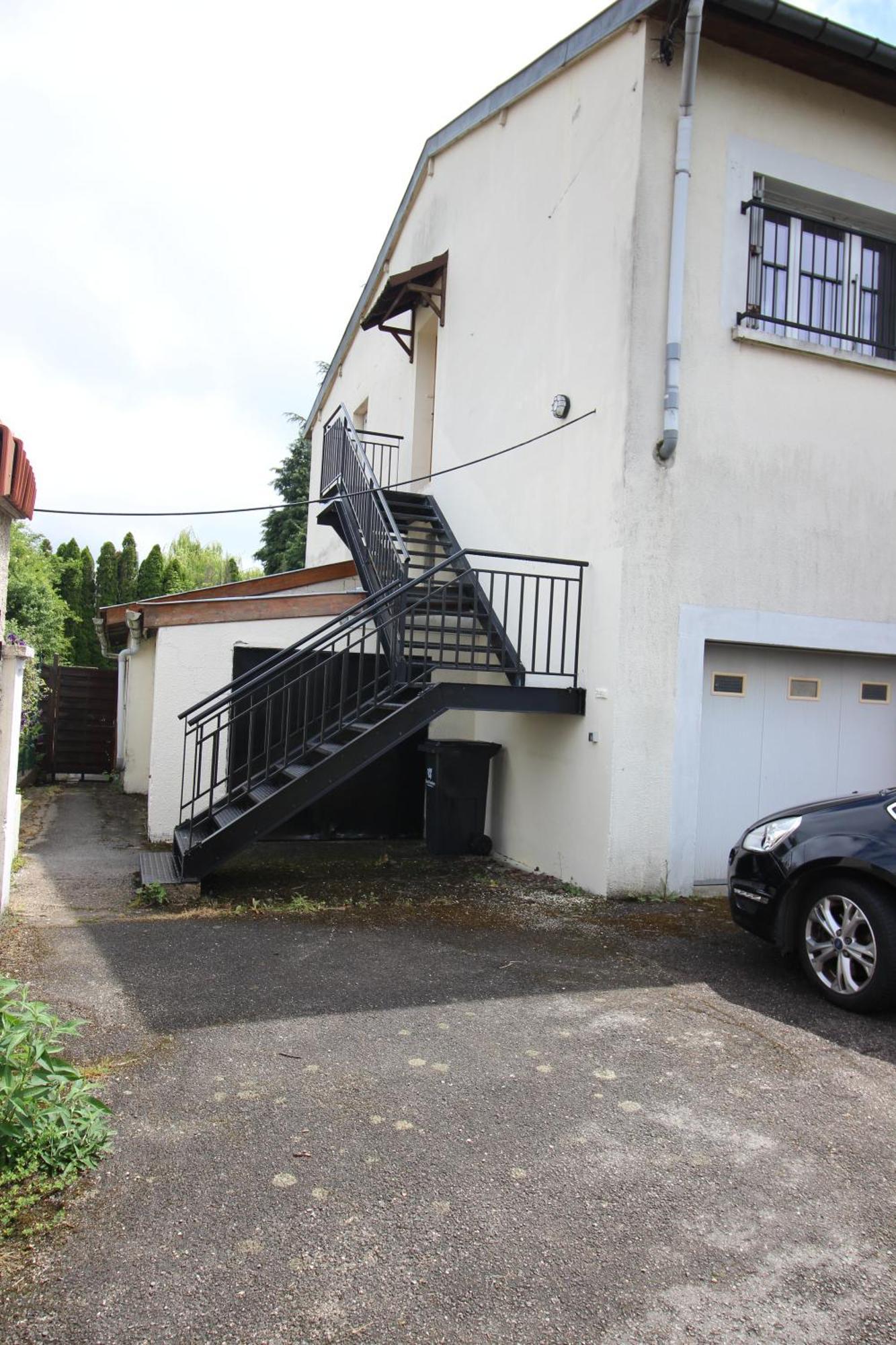 3 Chambres - Tres Grand Jardin Privee - Terrasse Privee - Garage Velo Et Moto - Parking Voiture Privee Dans La Propriete - Gere Par Presta-Zen'Services Thierville-sur-Meuse المظهر الخارجي الصورة